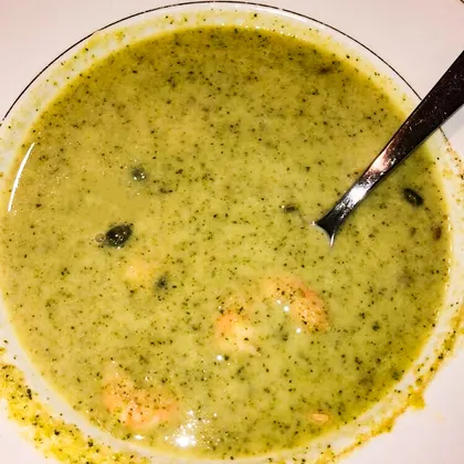 Крем-суп из брокколи с креветками. Обед № 18. Brokkoli - Cremesuppe mit Garnelen