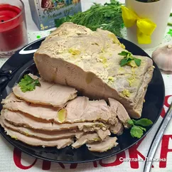 Свиной карбонад с чесноком в духовке