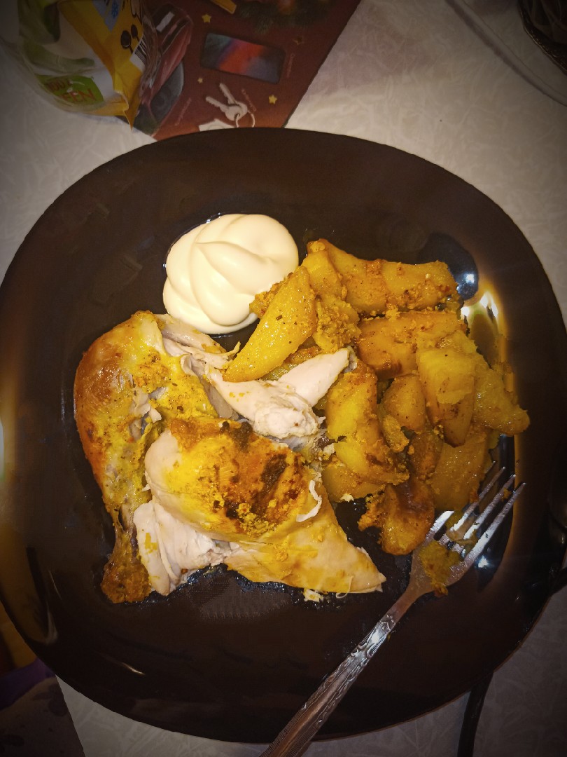 Курица, запеченная с картофелем в сметанном соусе и соли – пошаговый рецепт приготовления с фото