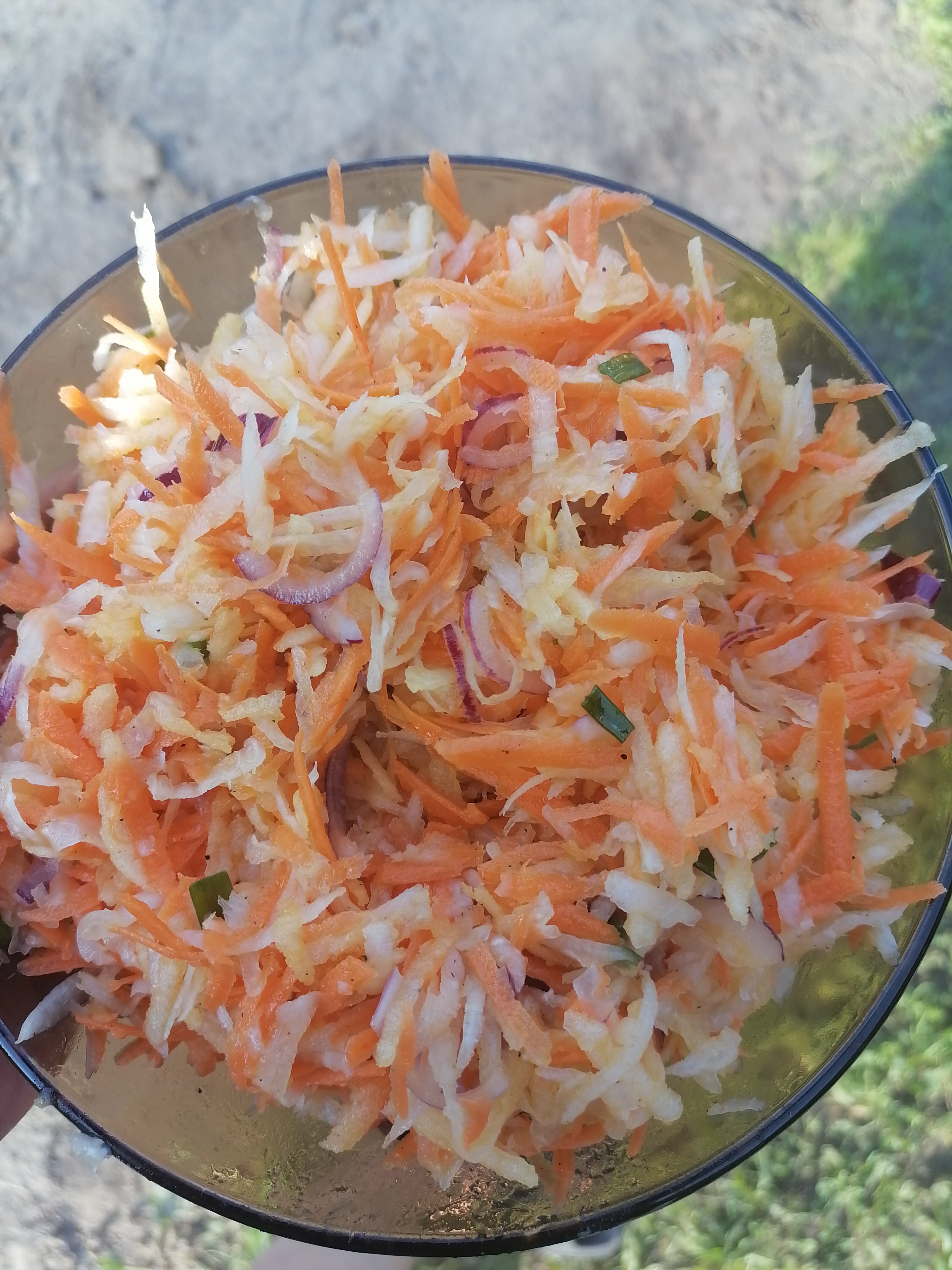 Салат из дайкона, яблока и моркови 