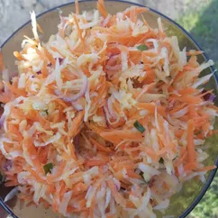 Салат из дайкона, яблока и моркови 