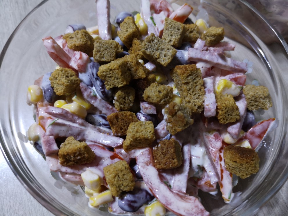 Быстрый салатик с фасолью и кукурузой