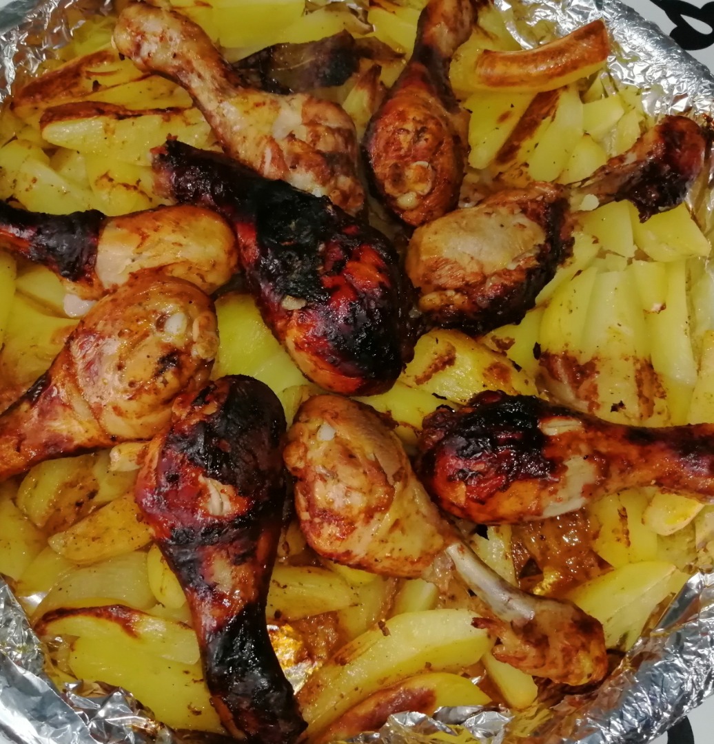 Куриные голени в кетчупе с картошечкой