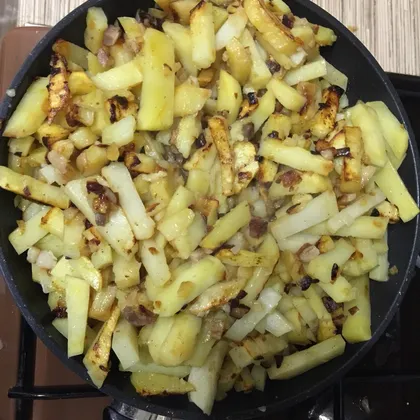 Жаренный картофель на копченом сале