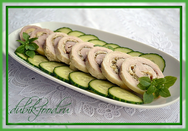 Рулет из свинины с сыром