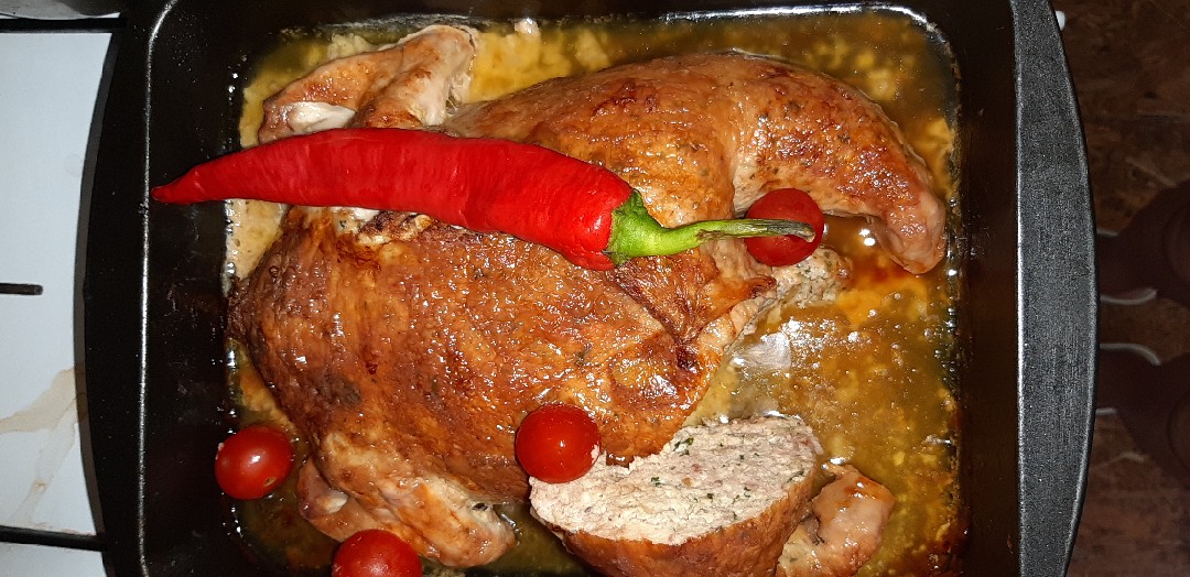 Вкусная фаршированная курица без костей — праздничное блюдо
