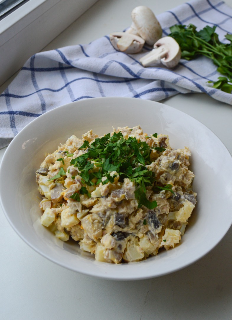 Салат из курицы с грибами и сыром (ПП)