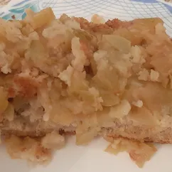 Шарлотка с бананом и архисовой крошкой )