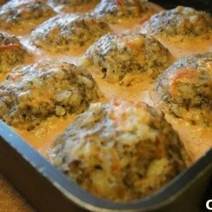 Тефтели с грибами, запеченные в духовке в томатно-сметанном соусе