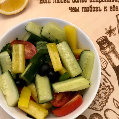 Овощной Летний салатик 🥗, на скорую руку, а главное быстро,полезно и вкусно 😋 🍅🥒🫑🫒