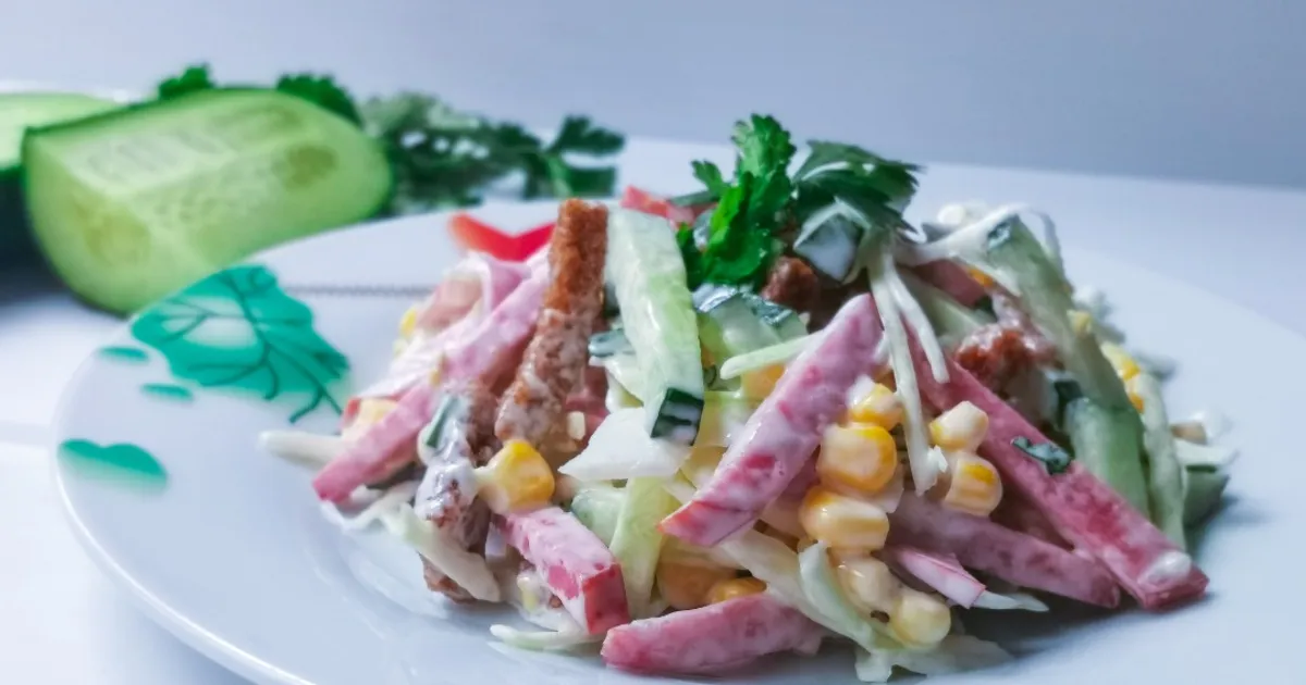 Салат из колбасы и маринованных огурцов - рецепты с фото