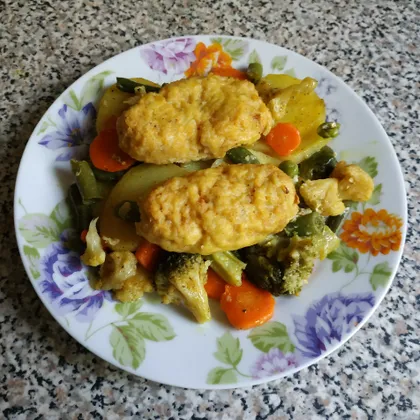 Запечённые овощи с рыбными палочками из сёмги