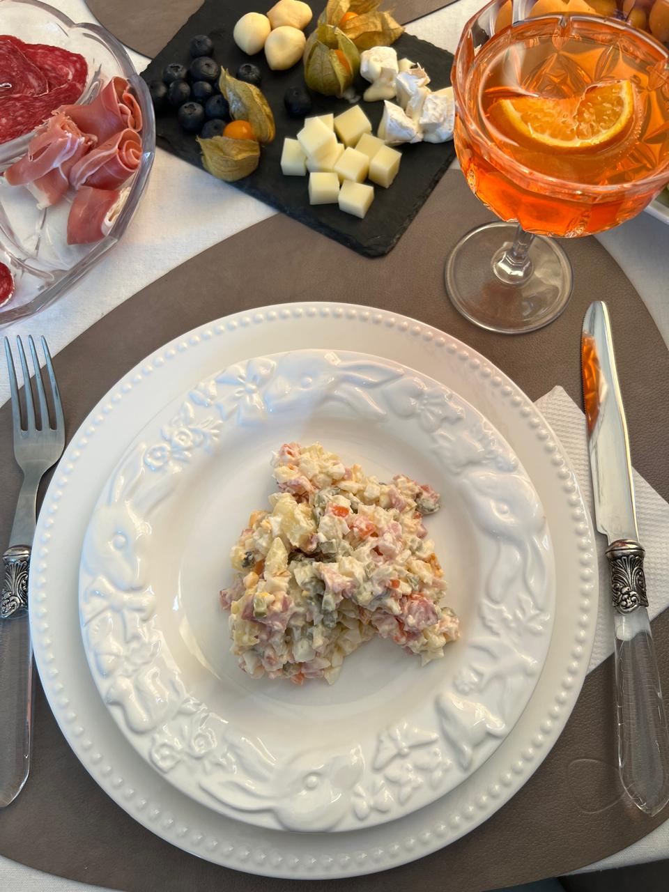 Салат зимний с копченой курицей