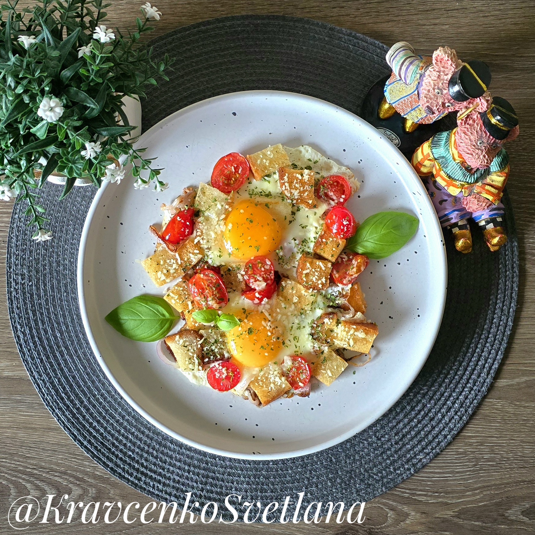 Яичница с томатами черри и гренками