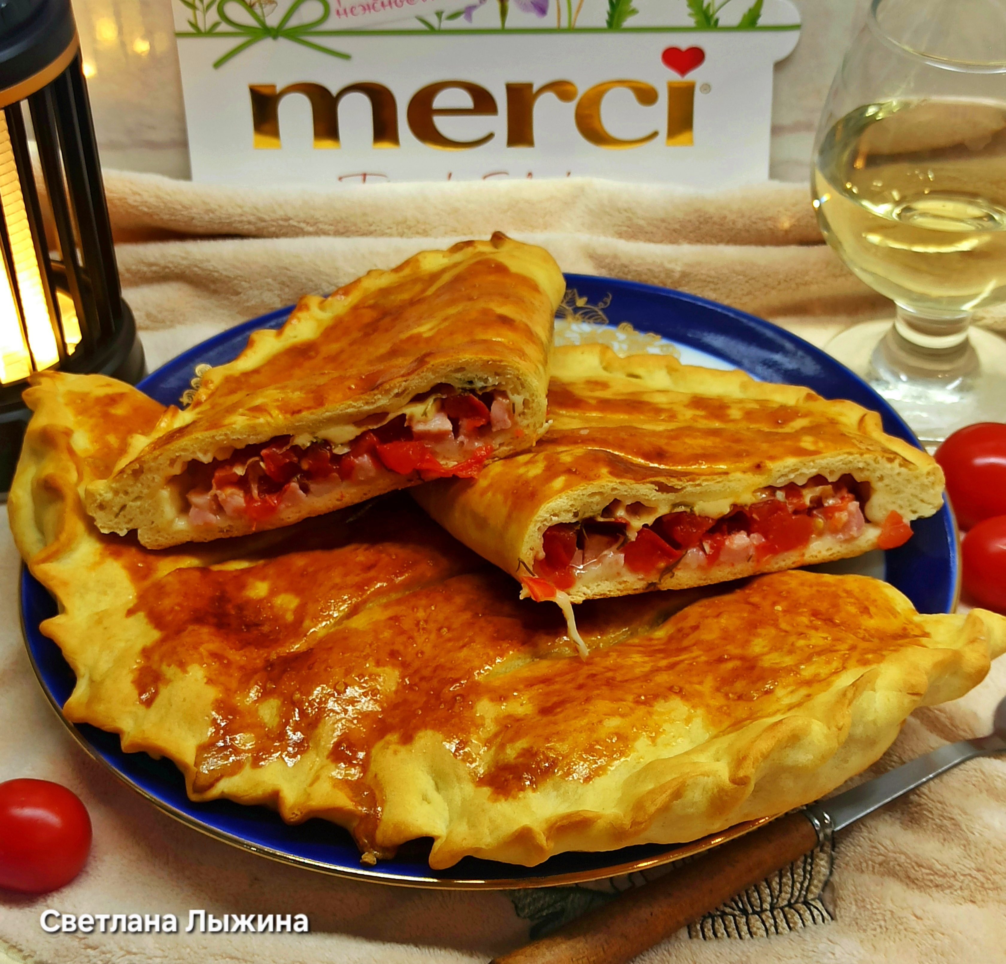 Пицца Кальцоне с ветчиной и сыром