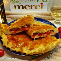 Пицца Кальцоне с ветчиной и сыром