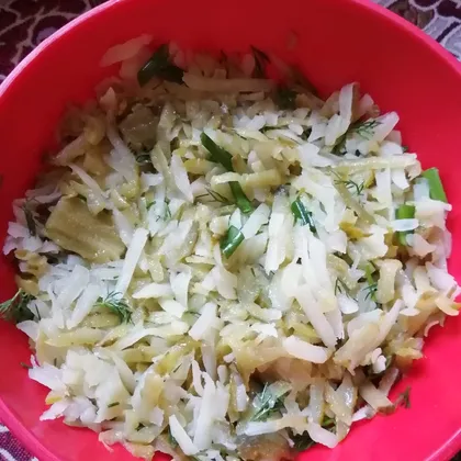 Салат из маринованных огурцов, квашеной капусты, картофеля. "Русь"