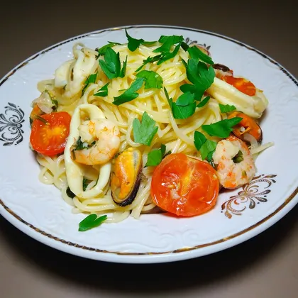 Спагетти с морепродуктами в белом вине