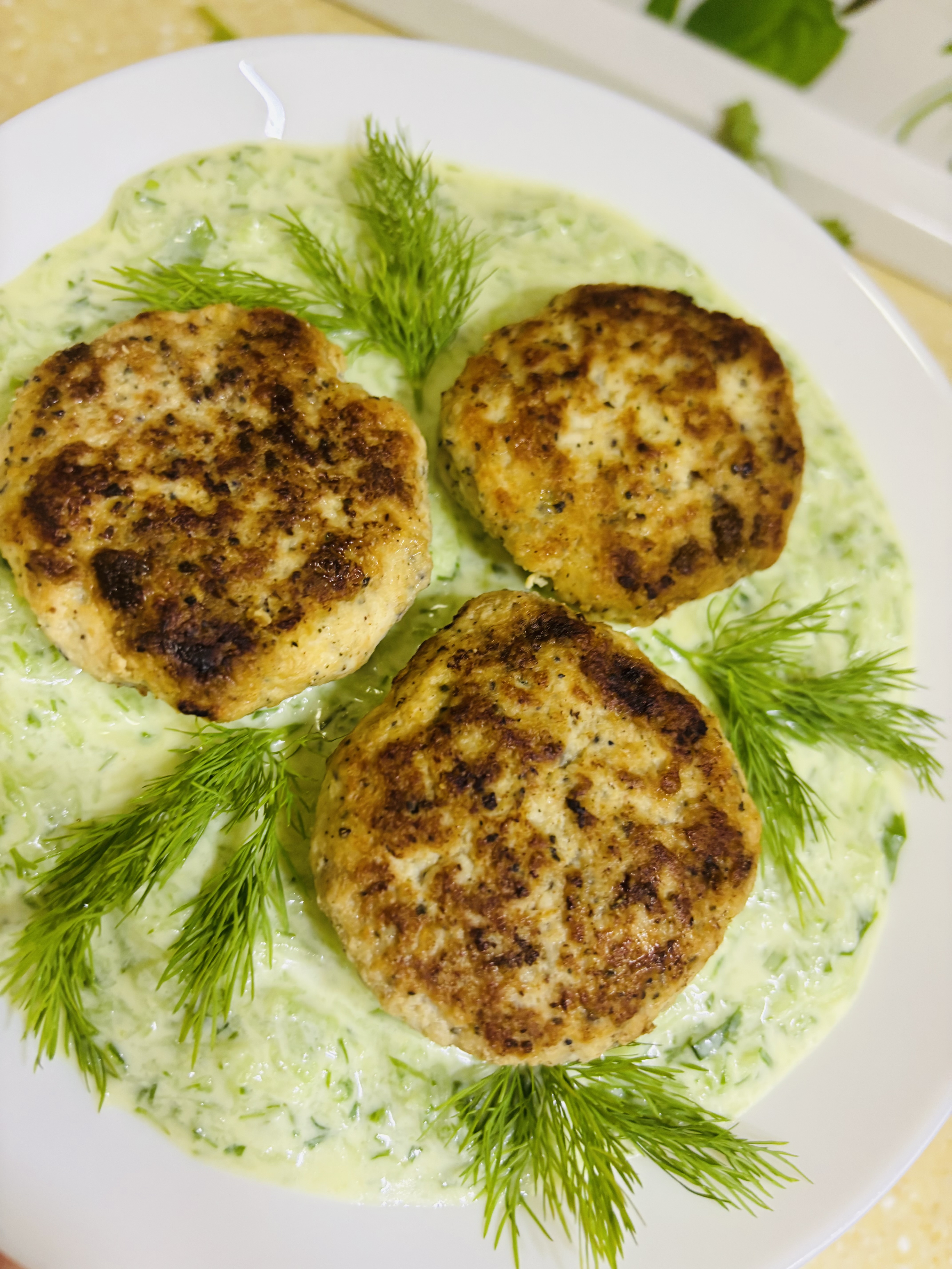 Котлеты из индейки с соусом