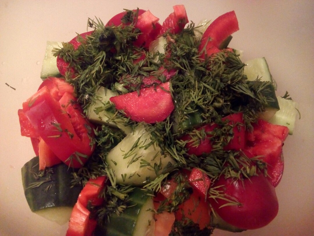 Простой салатик с вкусной заправкой