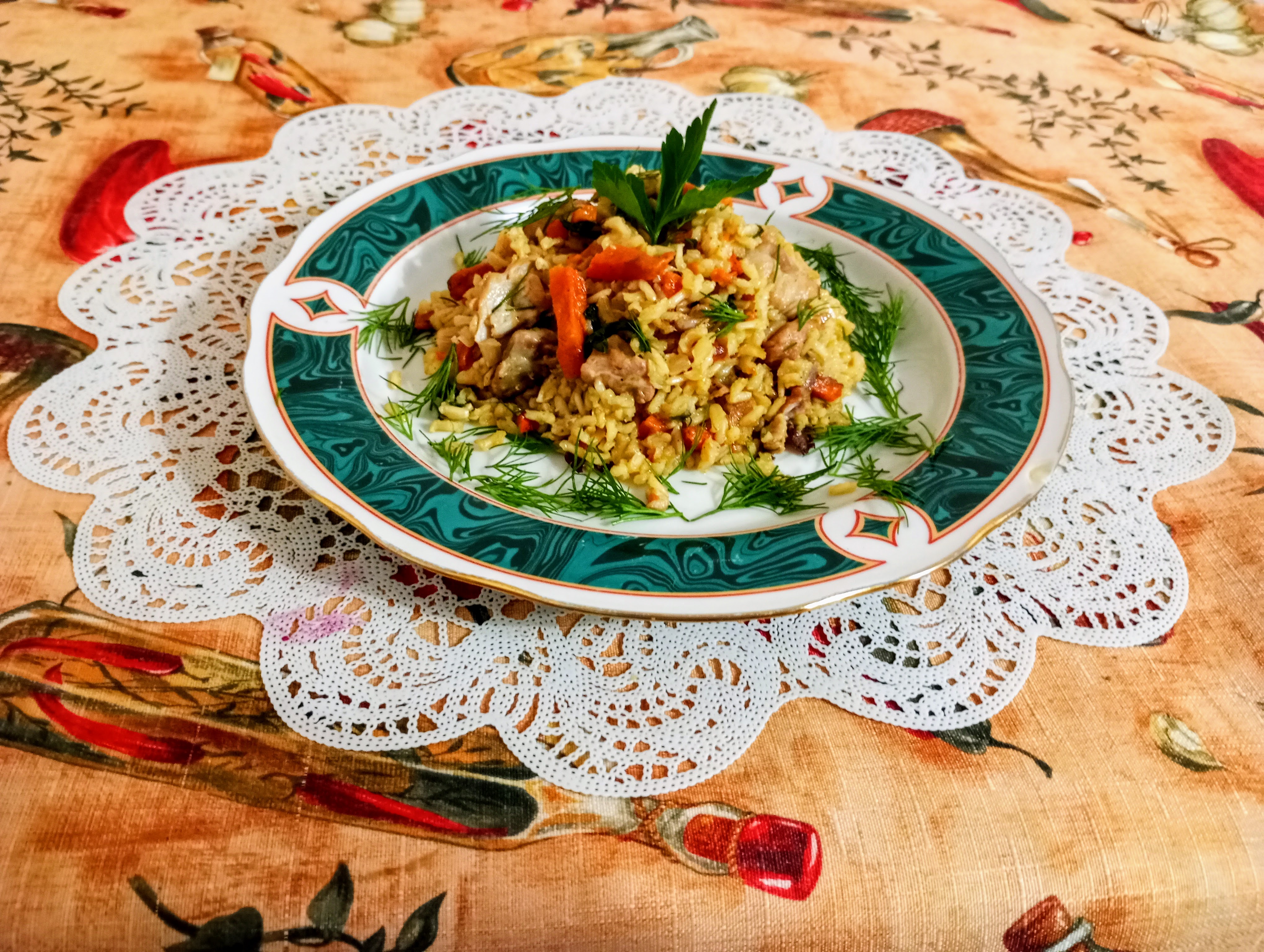 Плов из бурого риса с курицей