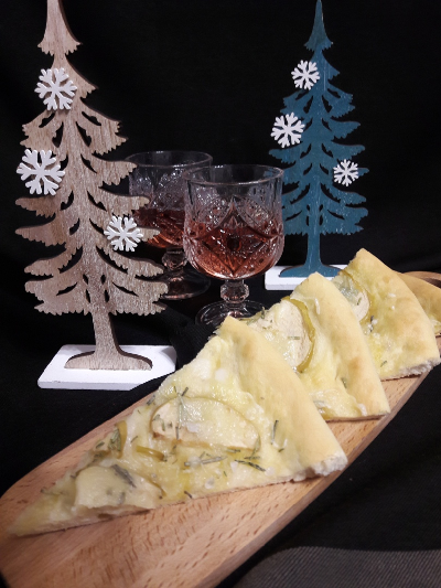 Аперитивная яблочная лепешка. Focaccia di natale alle mele