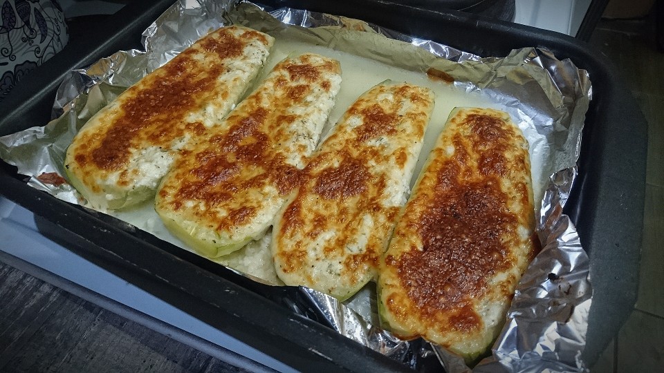 Кабачковые лодочки с творогом