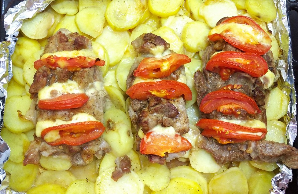 Индейка с сыром и овощами в духовке