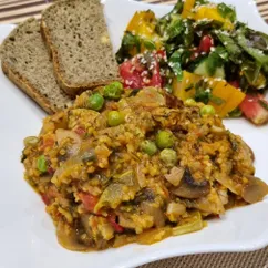 Кукурузная крупа с овощами