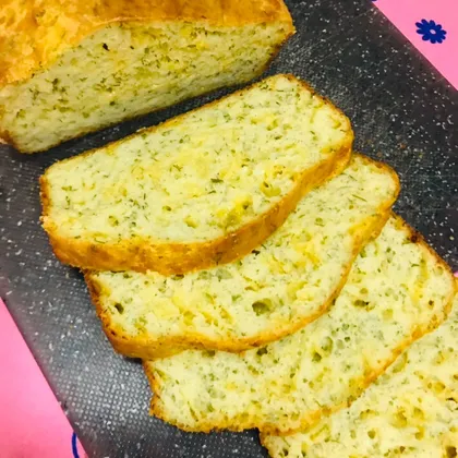 Сырный хлеб с зеленью и чесноком