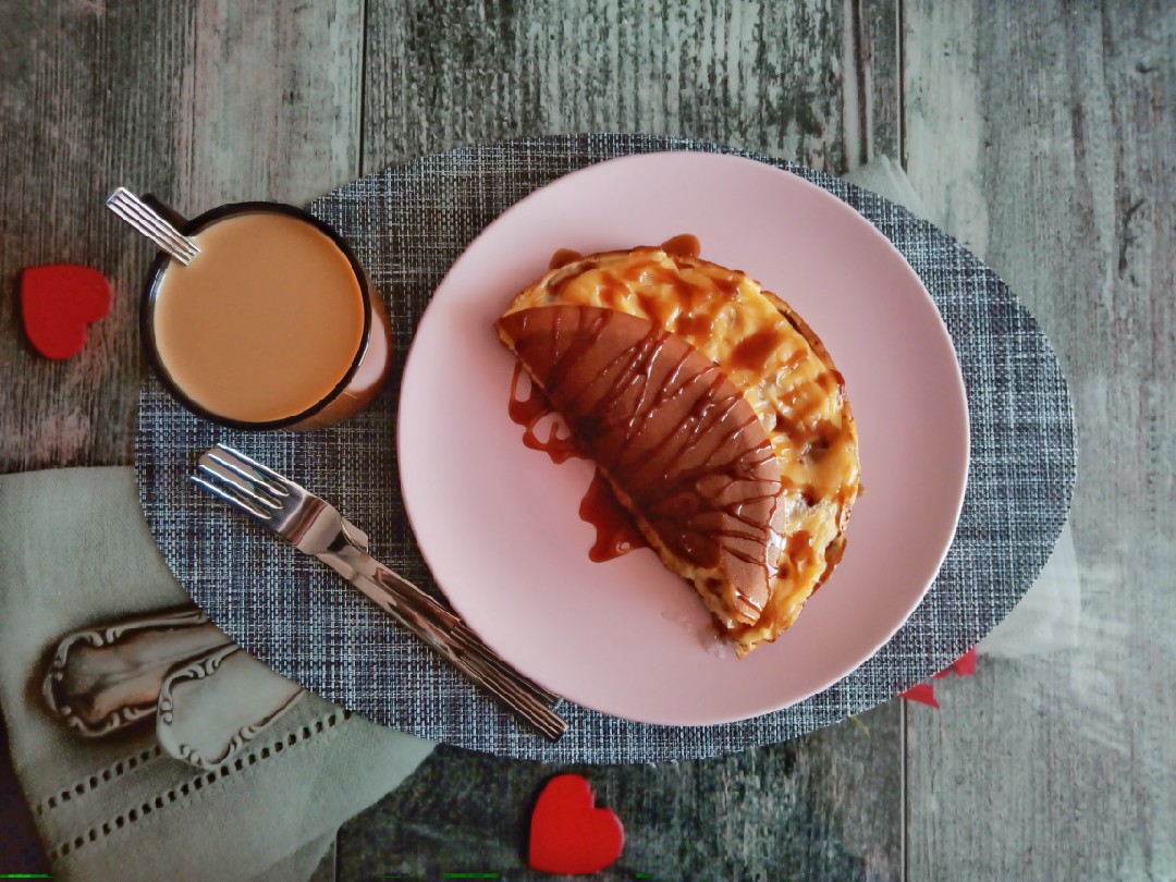 Омлет с бананом и сыром