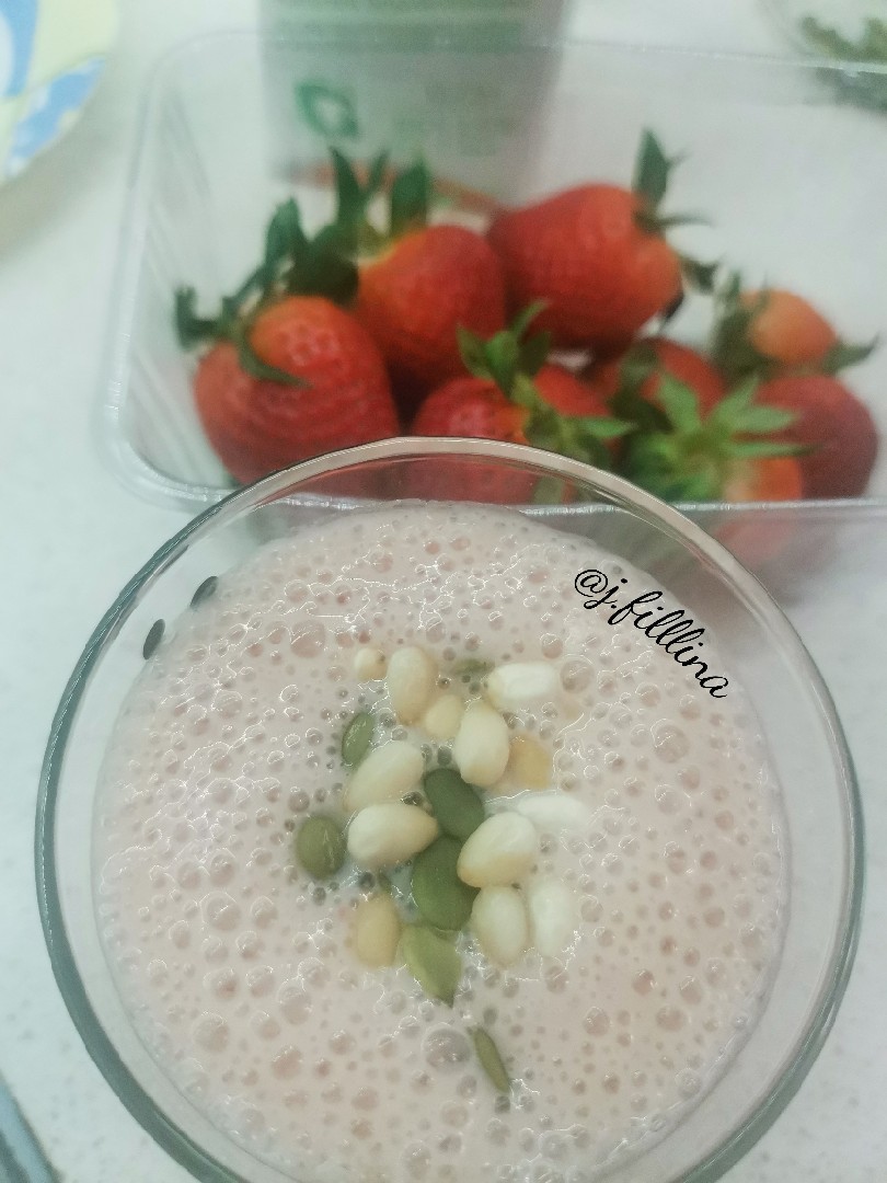 Клубничный коктейль