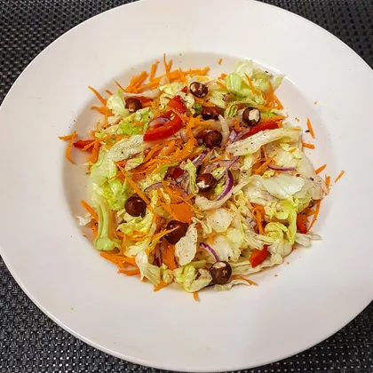 Вкусный и витаминный салат с фундуком