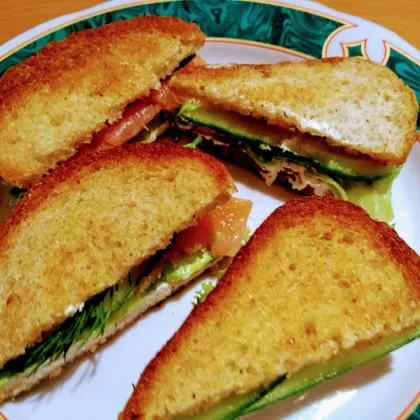 Сэндвич со слабосоленой красной рыбой