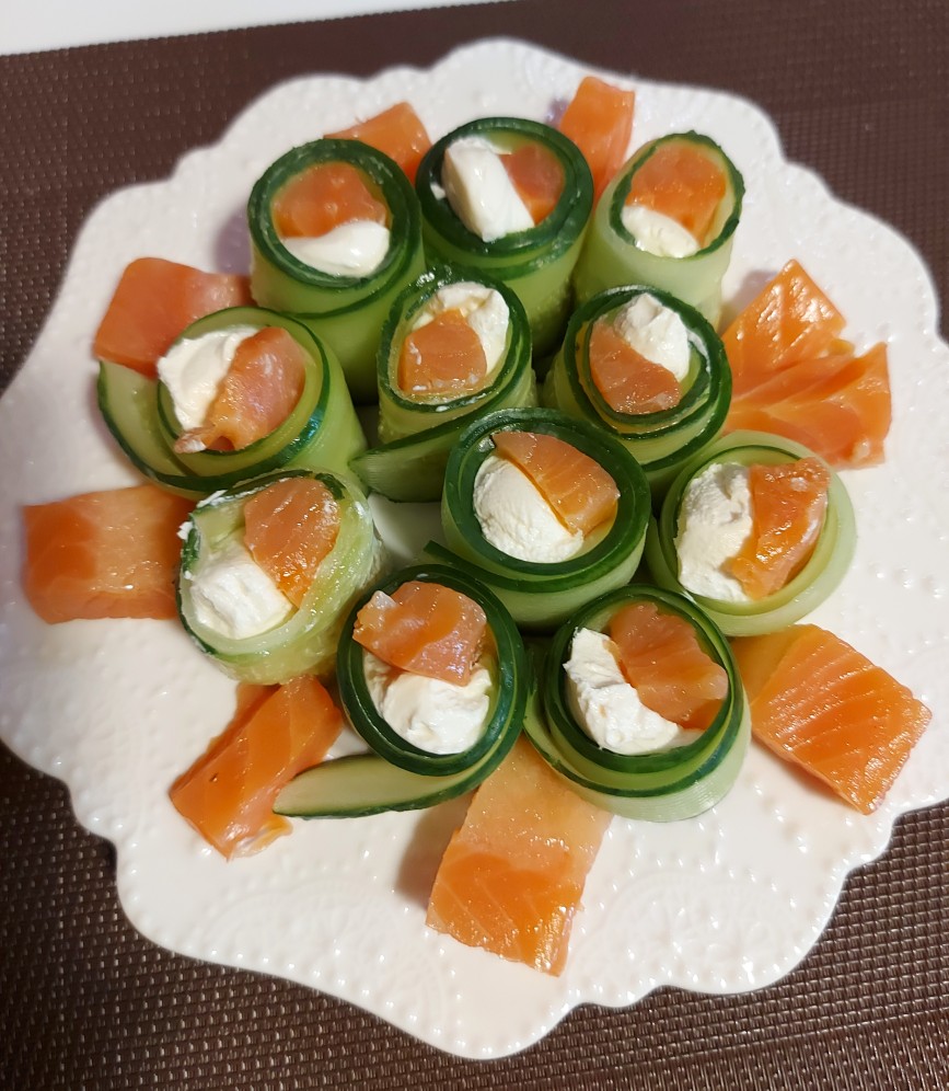 Роллы с форелью и творожным сыром