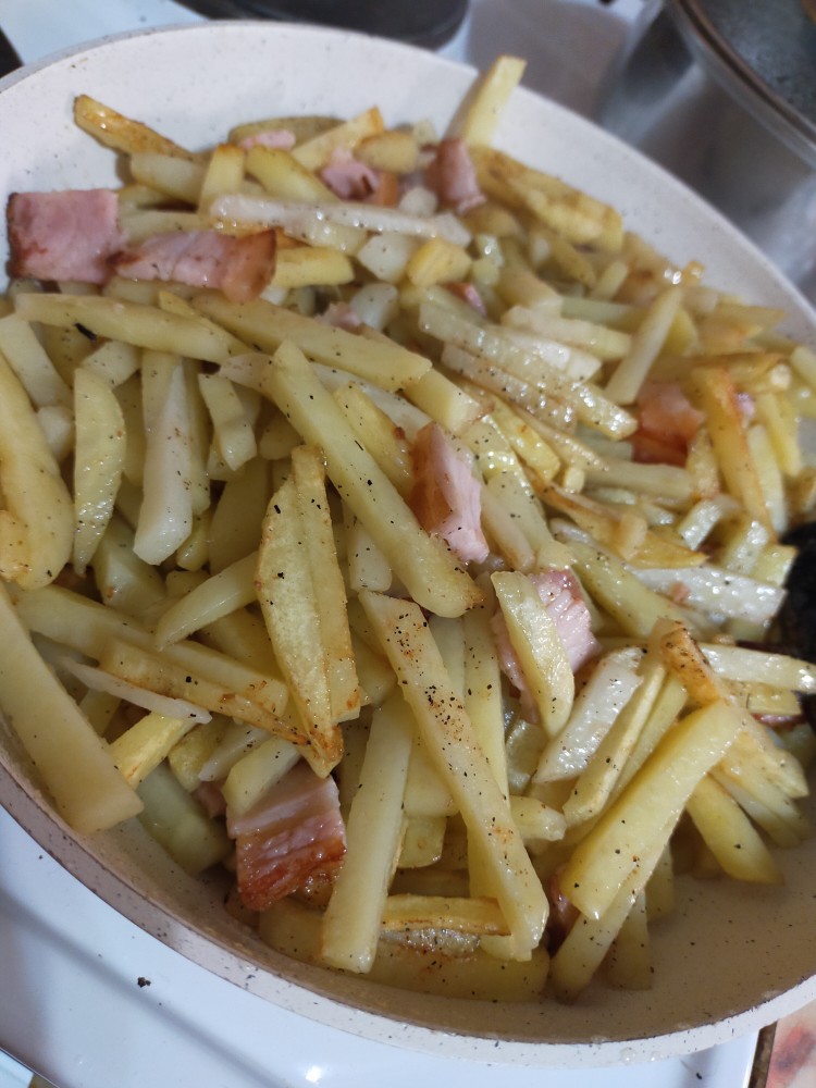 Картофель жареный с беконом😋🥔🥓🍟