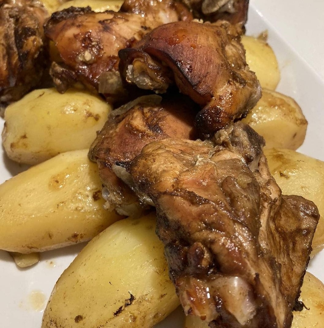 Куриные бедрышки с картошкой в рукаве для запекания в духовке