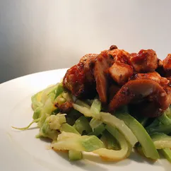 Овощные спагетти с курочкой и грибами