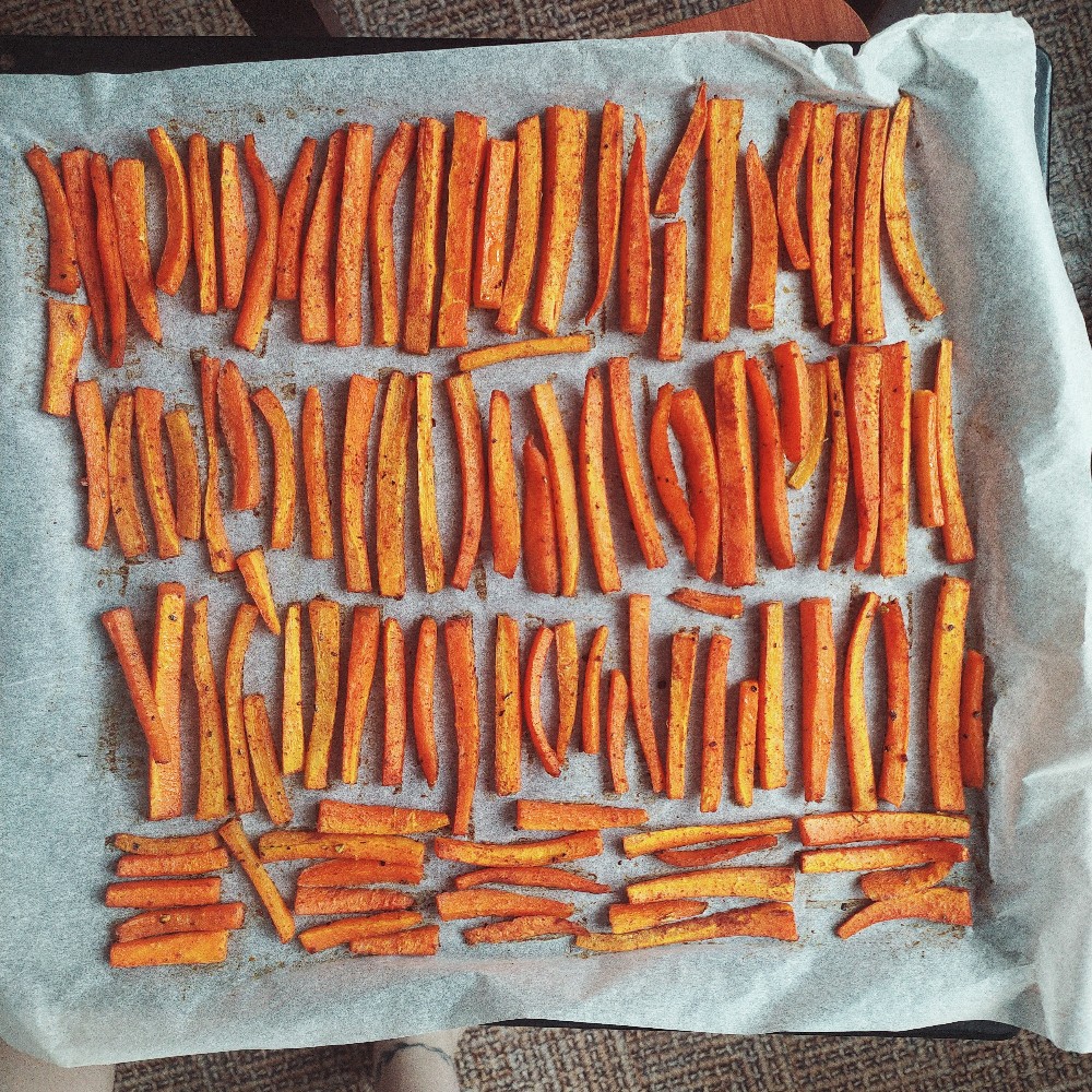 Морковные дольки в духовке
