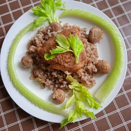 Запечённая курочка с гречкой 