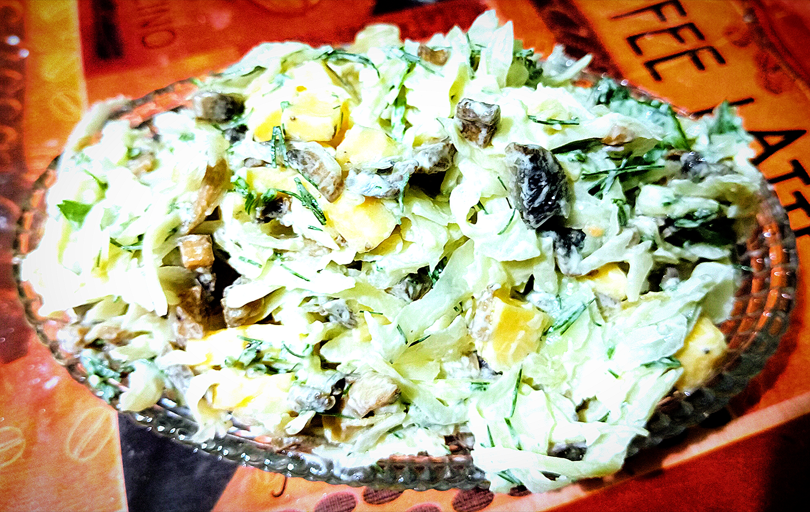 Капустный салат с грибами и сыром