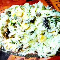 Капустный салат с грибами и сыром