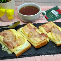 Горячие бутерброды с беконом и сыром 
