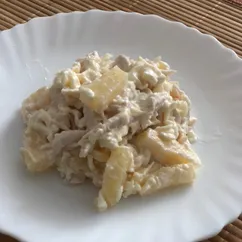 Салат с ананасами и курицей