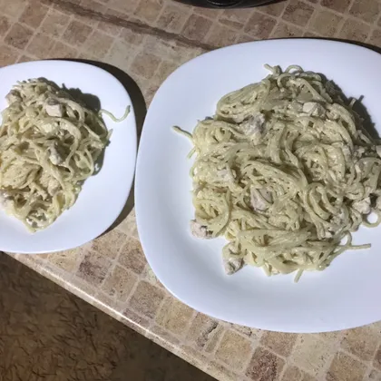 Спагетти с куриным филе в сливочно-чесночном соусе