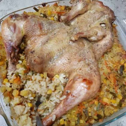 Курица на подушке из риса и овощей