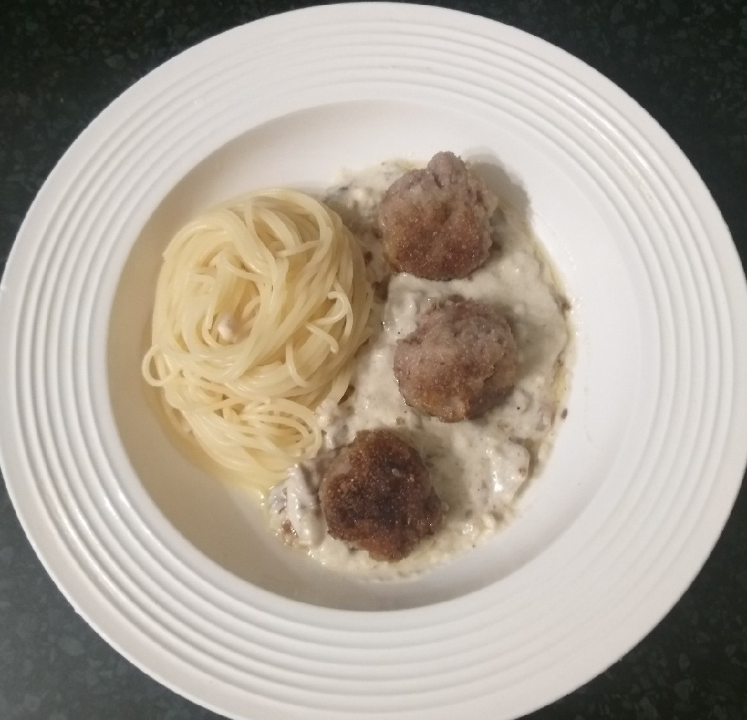 Мясные тефтели с грибным соусом