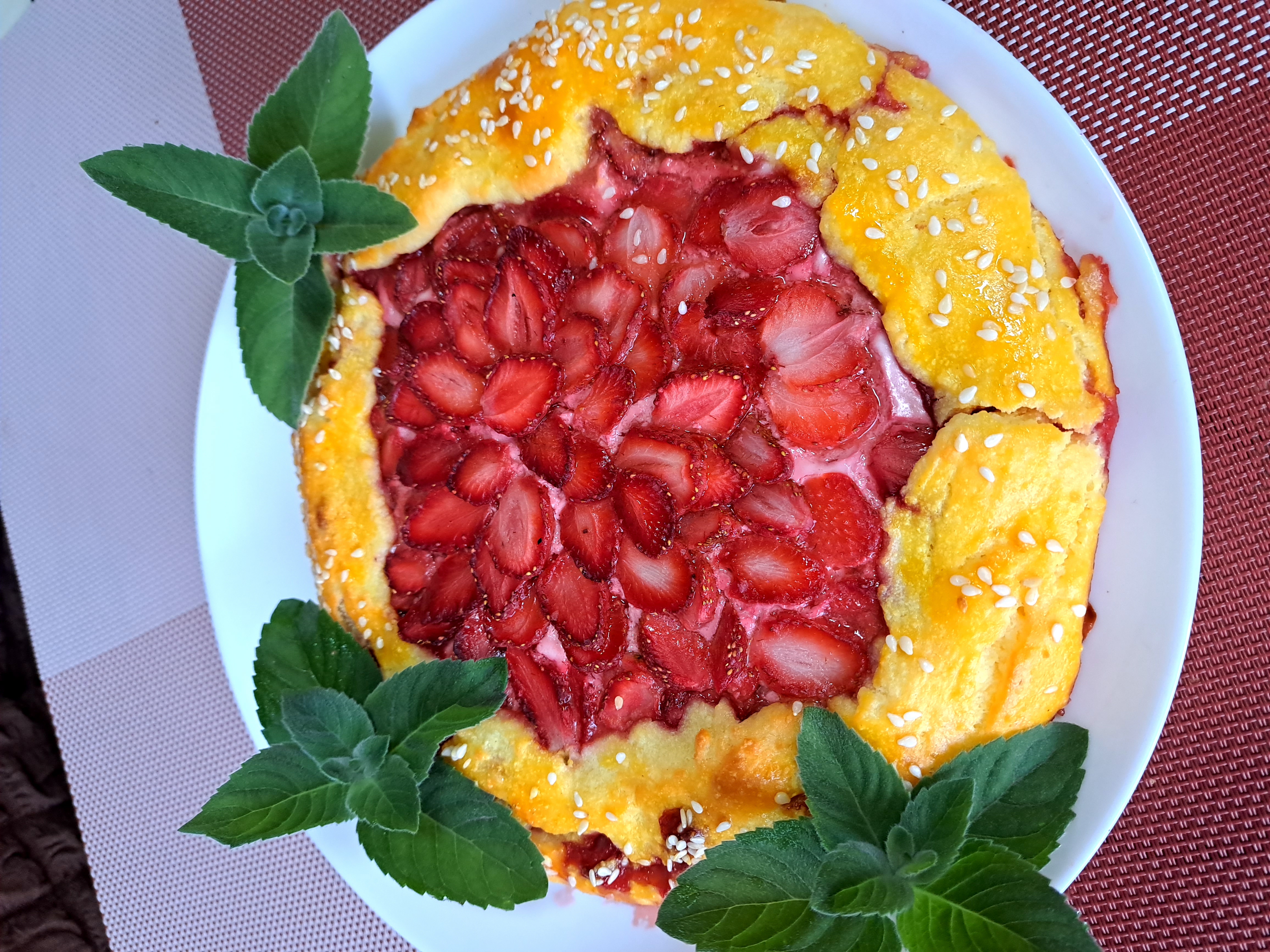 Творожная галета с клубникой 