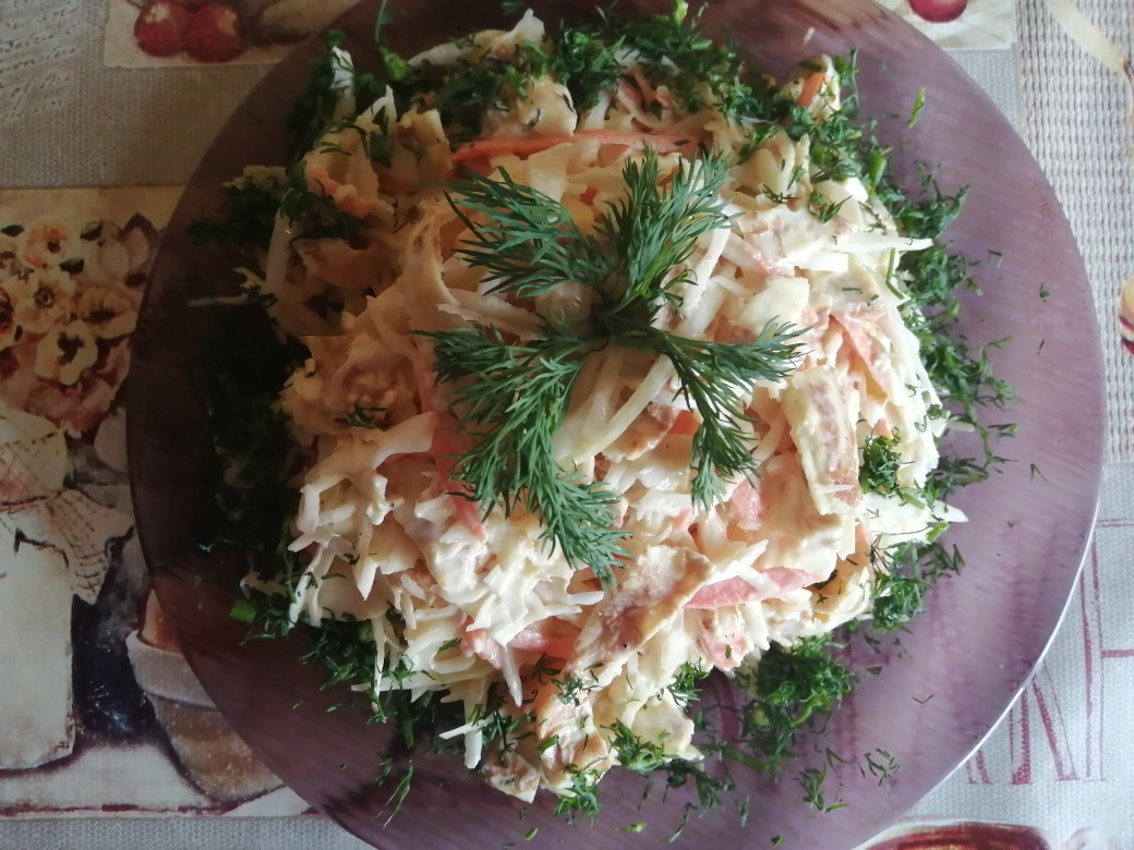 Салат из капусты с блинчиками