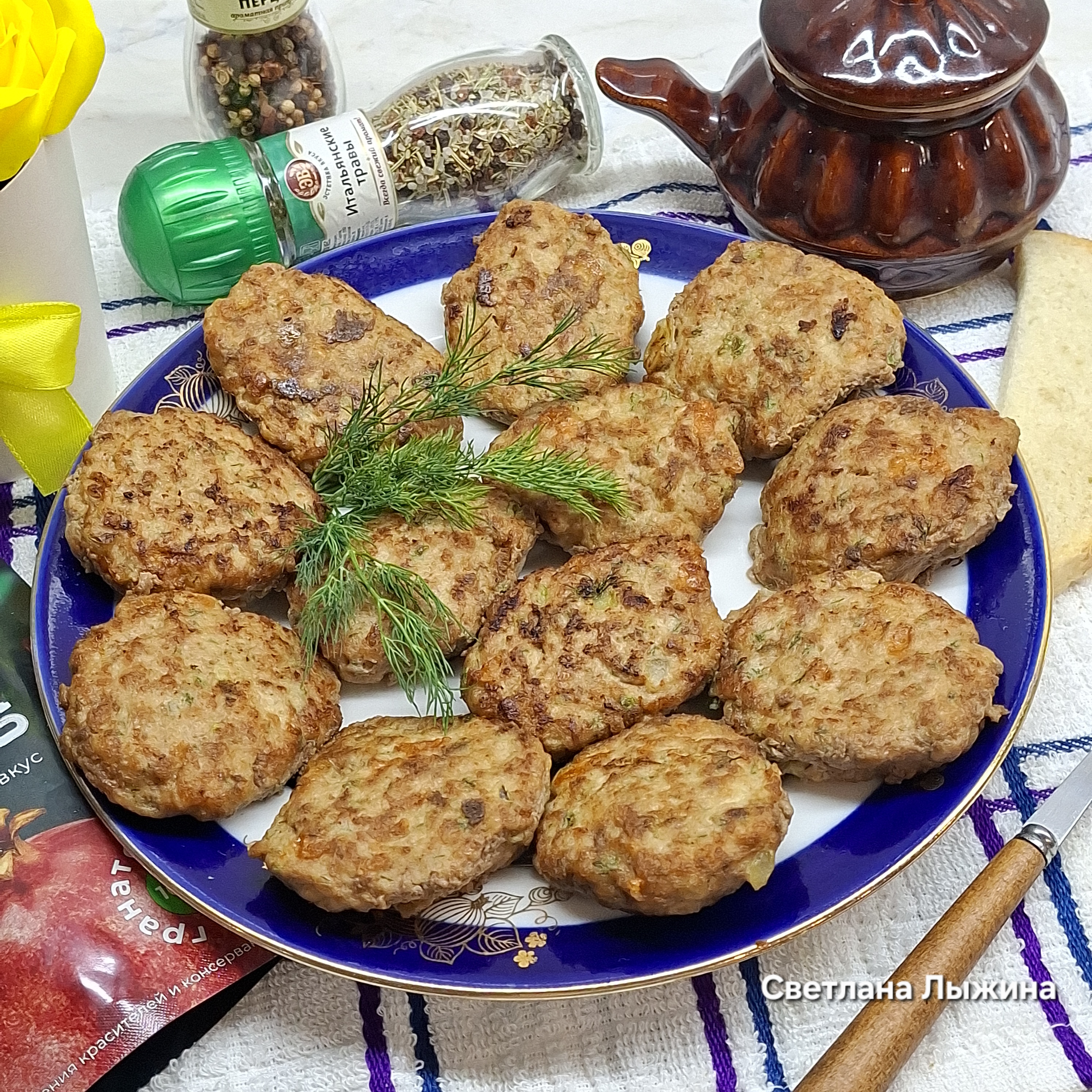 Котлеты из куриного фарша с сыром и зеленью